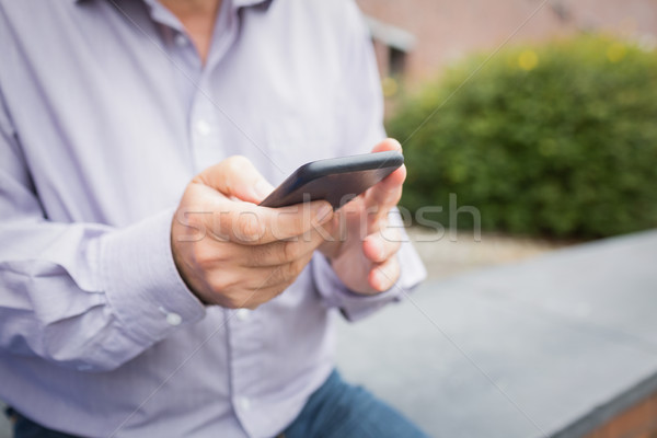 Man mobiele telefoon buitenshuis tuin planten Stockfoto © wavebreak_media