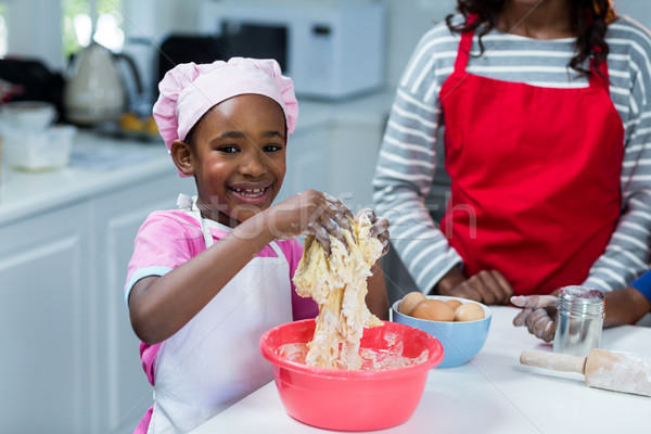 Foto d'archivio: Ragazza · torta · madre · cucina · donna · bambino