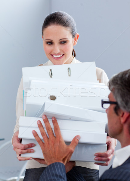 Eleganten Geschäftsfrau tragen Ordner Büro Stock foto © wavebreak_media