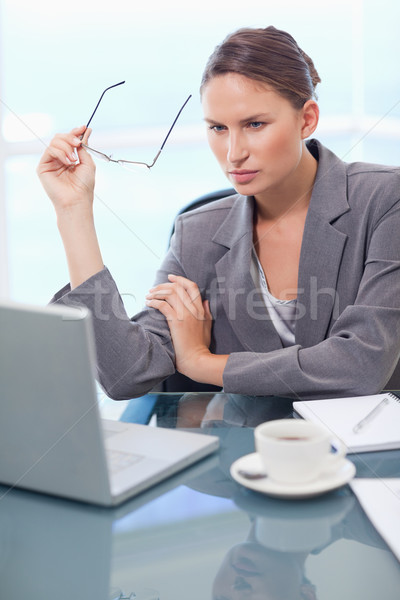 Porträt Geschäftsfrau mit Laptop Büro Arbeit Stift Stock foto © wavebreak_media