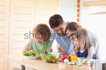 Genç anne salata mutfak birlikte gıda Stok fotoğraf © wavebreak_media