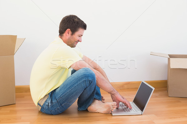 Mann Sitzung Stock mit Laptop home Stock foto © wavebreak_media