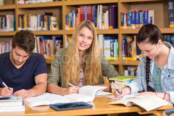 Kolej Öğrenciler ödev kütüphane grup kadın Stok fotoğraf © wavebreak_media