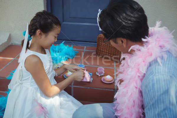 Ojciec córka bajki kostium herbaty strony Zdjęcia stock © wavebreak_media
