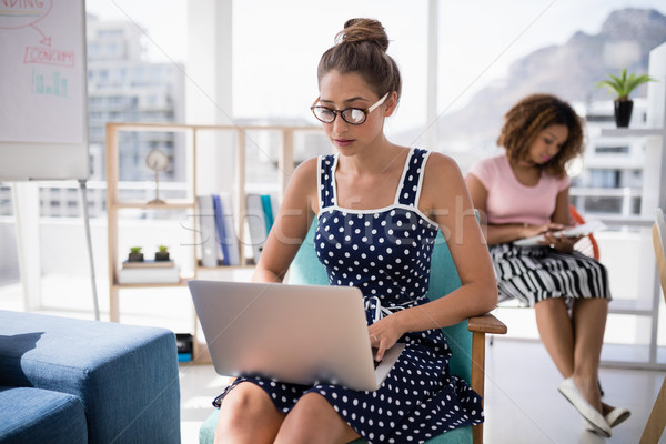 Homme exécutif travail portable bureau jeunes [[stock_photo]] © wavebreak_media