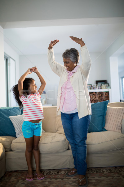 [[stock_photo]]: Grand-mère · petite · fille · danse · salon · maison · enfant