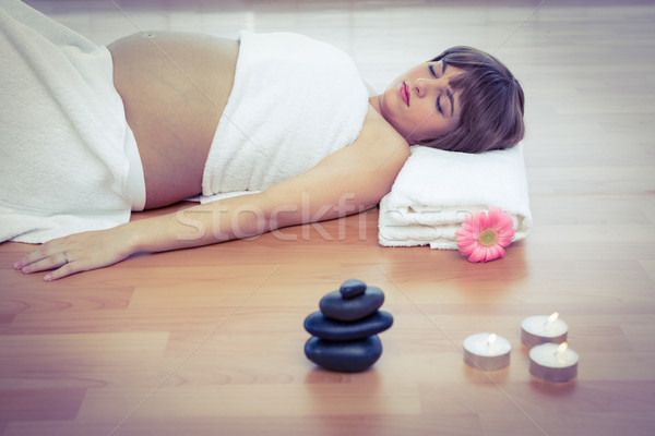 Mujer embarazada relajante spa mujer madre Foto stock © wavebreak_media
