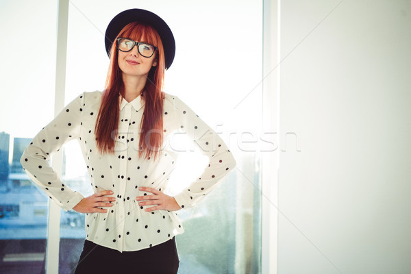 Portret uśmiechnięty kobieta ręce biodra Zdjęcia stock © wavebreak_media