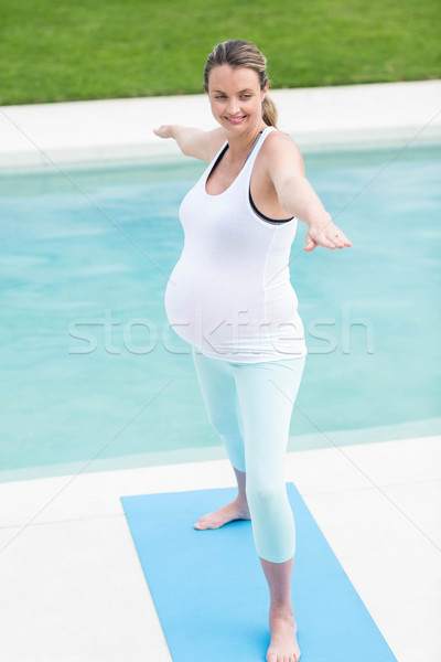 Foto d'archivio: Donna · incinta · yoga · piscina · donna · acqua · felice