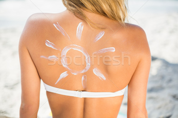 Mujer protector solar piel agua sol Foto stock © wavebreak_media