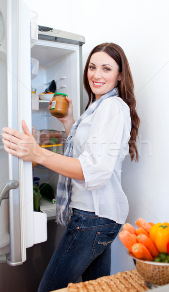 Pozytywny kobieta coś lodówka domu Zdjęcia stock © wavebreak_media