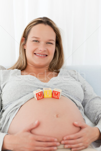 Adorabil viitor mamă mama litere burtă Imagine de stoc © wavebreak_media