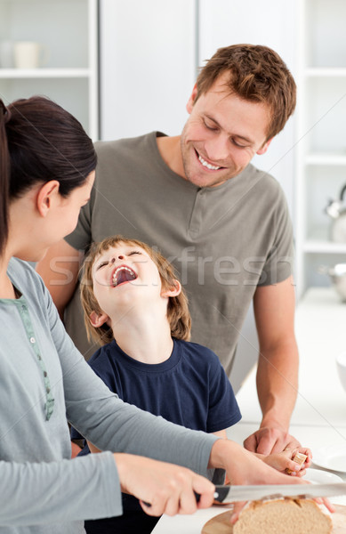 [[stock_photo]]: Peu · garçon · rire · mère · pain