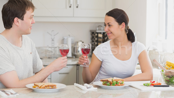 Dos personas gafas potable comer cocina Foto stock © wavebreak_media