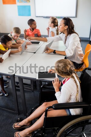 Enseignants parler élèves ordinateur classe Université [[stock_photo]] © wavebreak_media