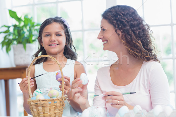Boldog anya lánygyermek festmény húsvéti tojások nappali Stock fotó © wavebreak_media