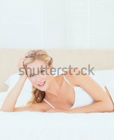 Potrivi pat zâmbitor aparat foto acasă Imagine de stoc © wavebreak_media