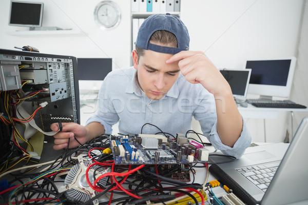 Foto stock: Computador · engenheiro · trabalhando · quebrado · consolá · computador · portátil