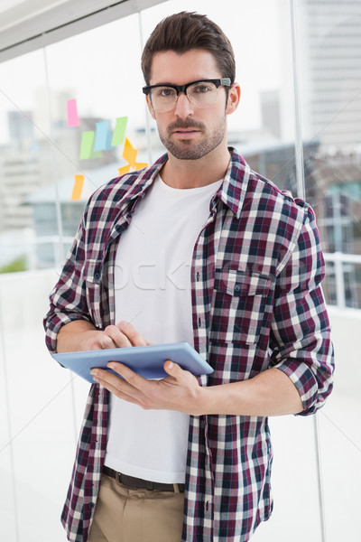 Concentré affaires numérique comprimé bureau verres [[stock_photo]] © wavebreak_media