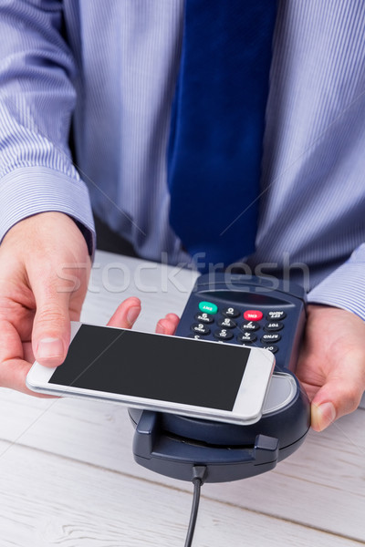 Férfi okostelefon expressz illetmény fa asztal üzlet Stock fotó © wavebreak_media