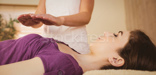Jonge vrouw reiki behandeling therapie kamer vrouw Stockfoto © wavebreak_media