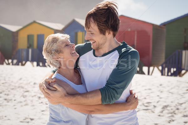 Boldog anya átkarol fiú tengerpart napos idő Stock fotó © wavebreak_media