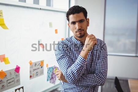 Foto stock: Masculina · arquitecto · pie · los · brazos · cruzados · oficina · retrato