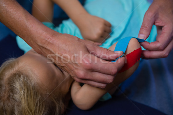 Bande fille patient hôpital femme enfant [[stock_photo]] © wavebreak_media