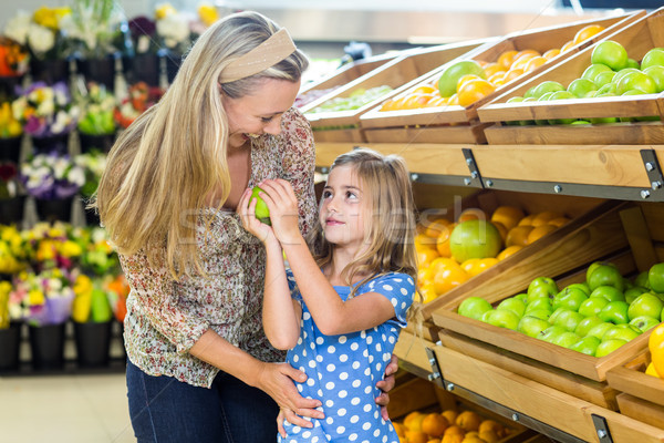 [[stock_photo]]: Fille · pomme · mère · supermarché · affaires · fille