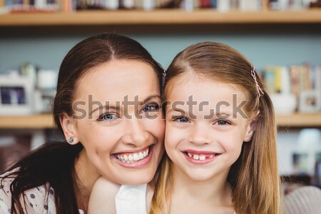 Retrato alegre madre hija primer plano Foto stock © wavebreak_media