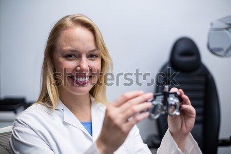 Stock foto: Frau · Schlüssel · Kamera · Schwerpunkt · Haus