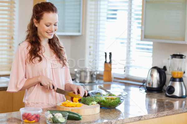 Nő vág citromsárga paprika boldog egészség Stock fotó © wavebreak_media