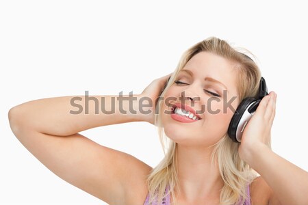 Zdjęcia stock: Kobieta · słuchanie · muzyki · oczy · biały · ręce