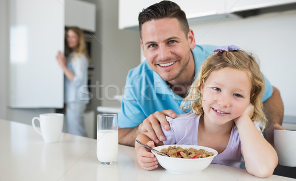 Dochter ontbijt vader tabel portret gelukkig Stockfoto © wavebreak_media