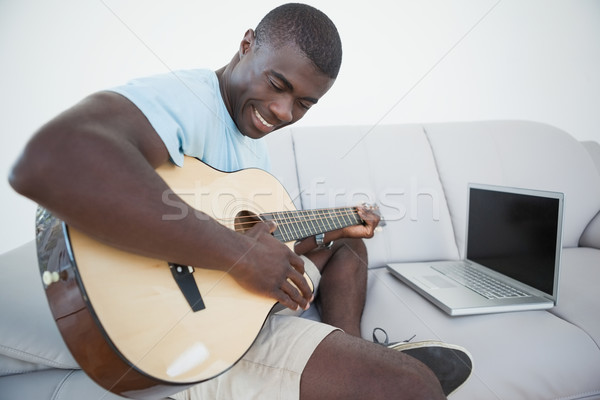 [[stock_photo]]: Homme · séance · canapé · jouer · guitare