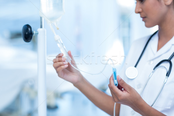 Nurse connecting an intravenous drip Stock photo © wavebreak_media