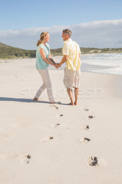 Gelukkig paar lopen holding handen strand vrijheid Stockfoto © wavebreak_media