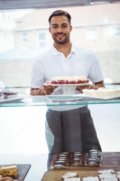 [[stock_photo]]: Souriant · travailleur · derrière · contre