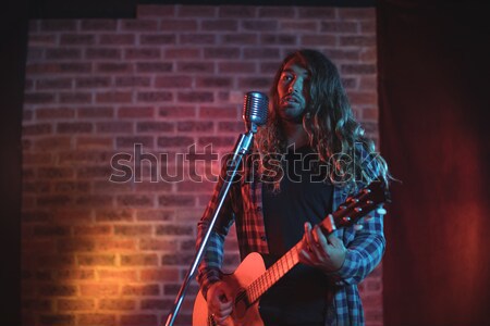 Foto stock: Alegre · cantante · cantando · iluminado · discoteca · femenino