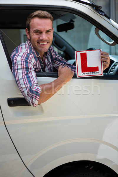 Fiatalember tart tanulóvezető felirat portré autó Stock fotó © wavebreak_media