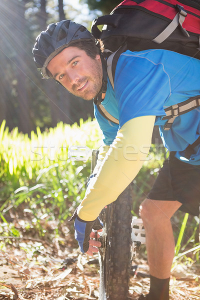 Portré férfi hegy motoros megjavít bicikli Stock fotó © wavebreak_media