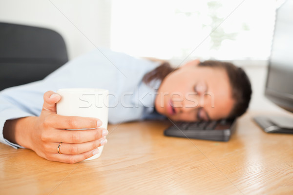 Dormir mujer de negocios taza café oficina Foto stock © wavebreak_media