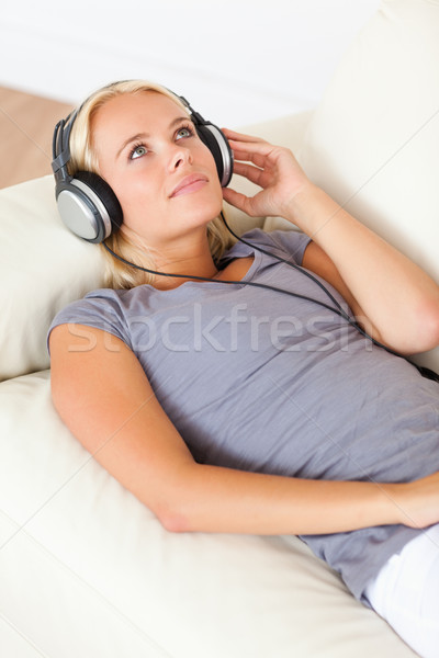 Portré káprázatos nő élvezi zene nappali Stock fotó © wavebreak_media