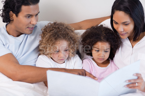 Ouders lezing verhaal jonge kinderen boek Stockfoto © wavebreak_media