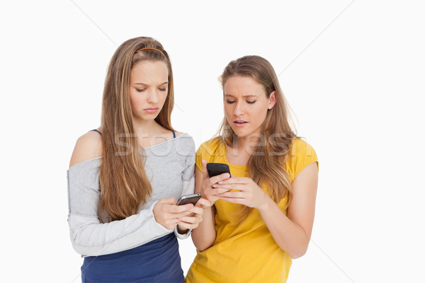 Deux jeunes femmes regarder blanche jaune permanent [[stock_photo]] © wavebreak_media