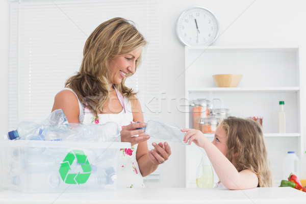 Stockfoto: Glimlachend · moeder · afval · dochter · vrouw · meisje