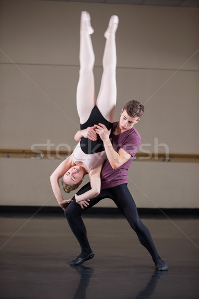 Balet parteneri Dansuri împreună studio echipă Imagine de stoc © wavebreak_media