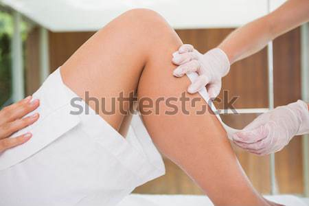 Terapeuta woskowanie nogi spa centrum Zdjęcia stock © wavebreak_media