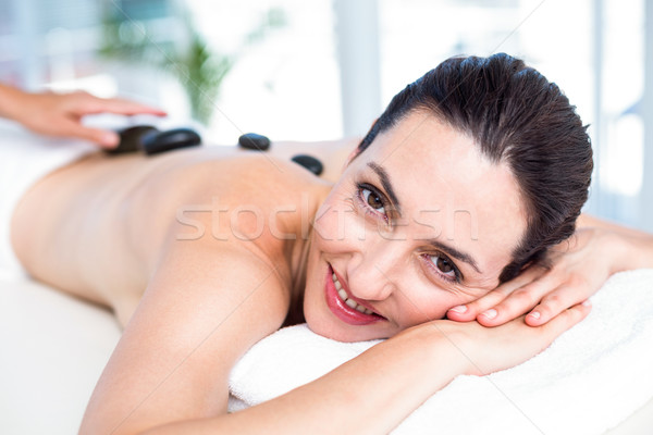 Uśmiechnięty brunetka hot kamień masażu zdrowych Zdjęcia stock © wavebreak_media