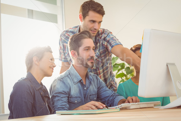 Collègues utilisant un ordinateur portable bureau groupe jeunes ordinateur [[stock_photo]] © wavebreak_media